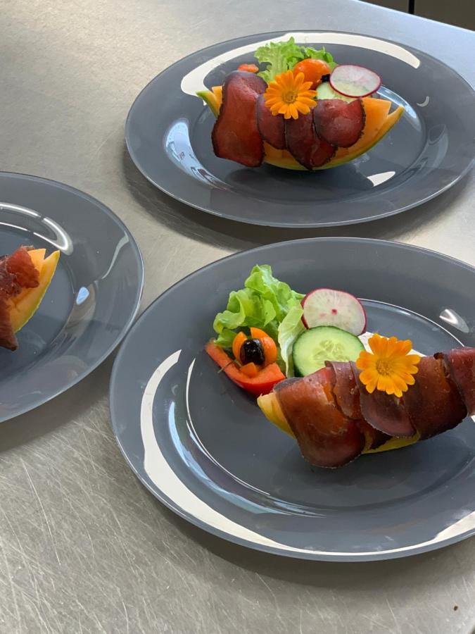 Hotel Restaurant Emshorn Oberems Buitenkant foto