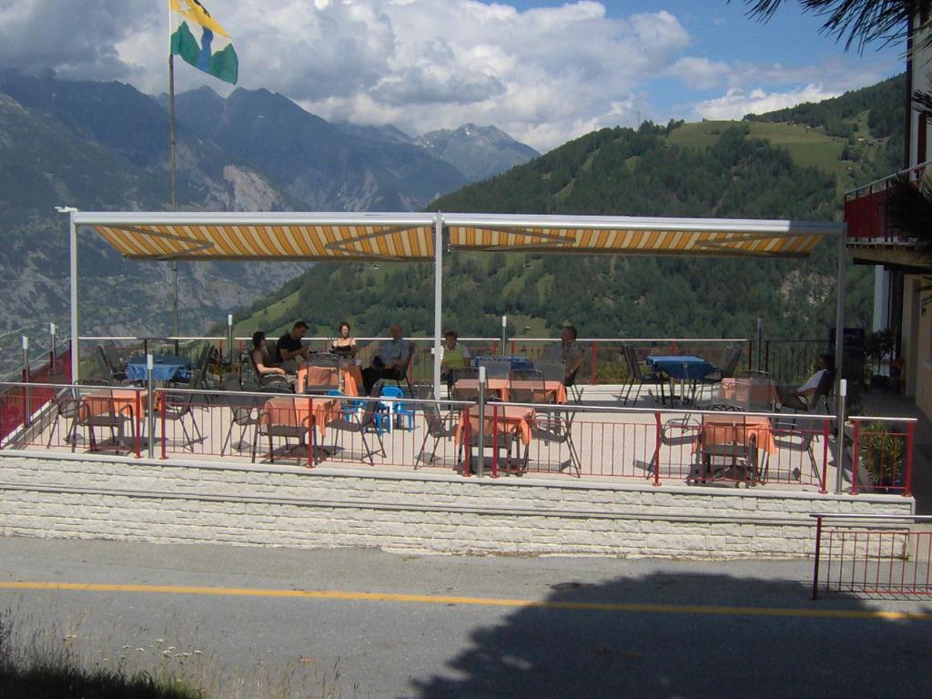 Hotel Restaurant Emshorn Oberems Buitenkant foto